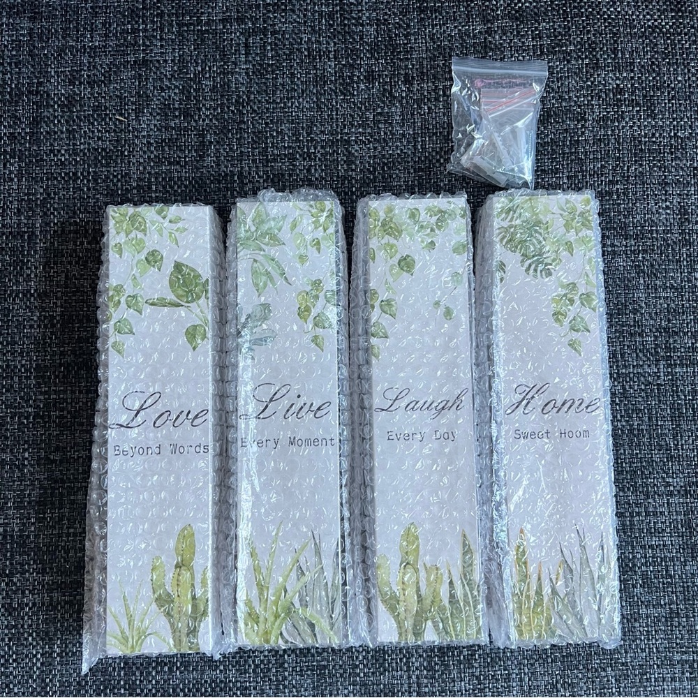 NIB 4 Piece Decorative Wall Planter Set